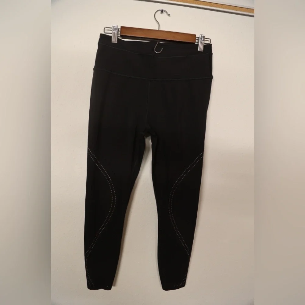 Athleta Accelerate LaserCut 7/8 Tight Black Size M High Rise Running Leggings